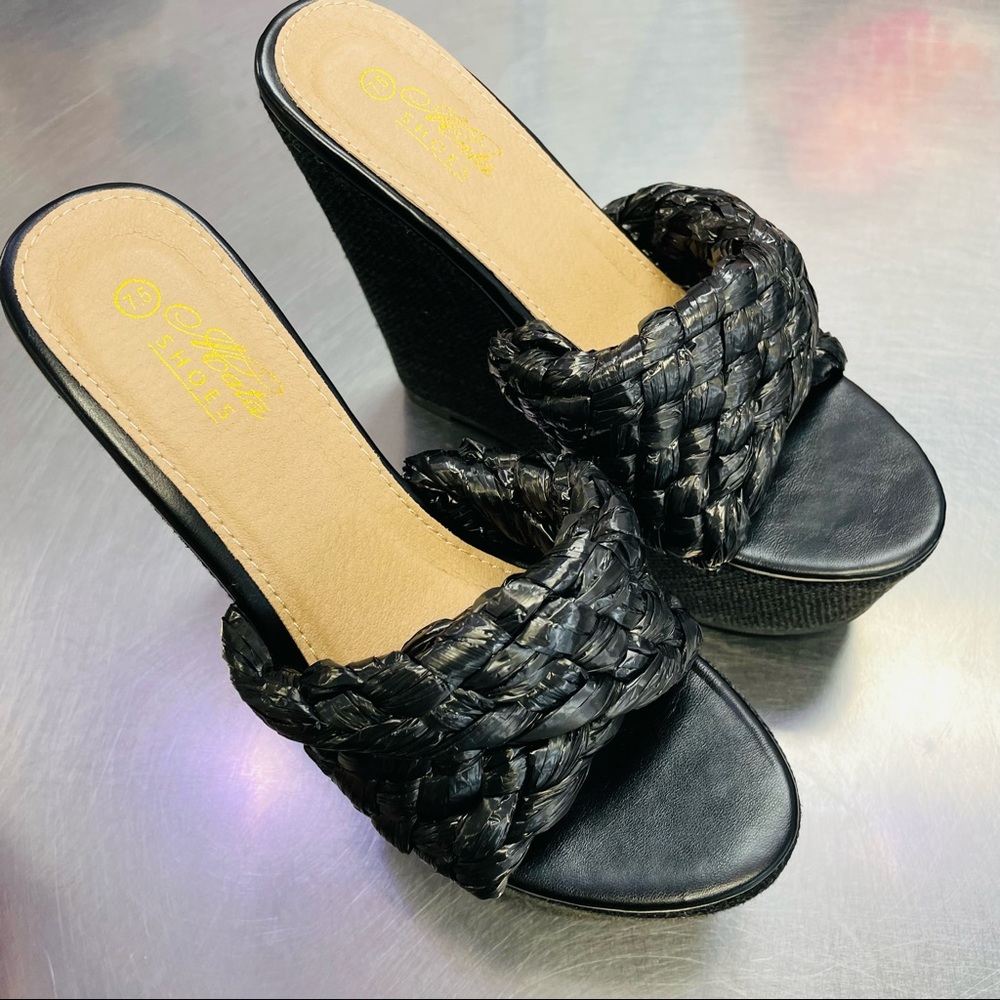 Black woven wedge - Picture 2 of 6
